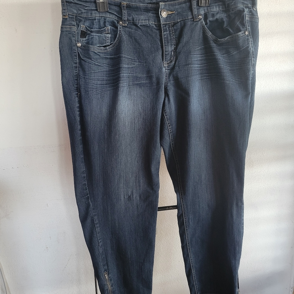 Zipper detail skinnies!!